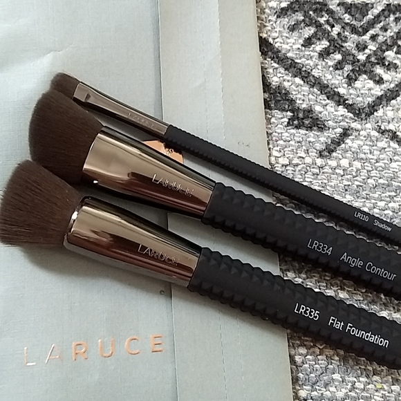 3 LARUCE Brushes - shadow,contour, foundation - Picture 3 of 3